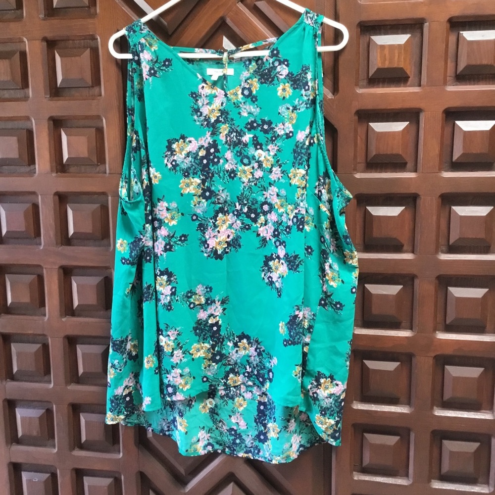 Maurice’s green flower sleeveless  top